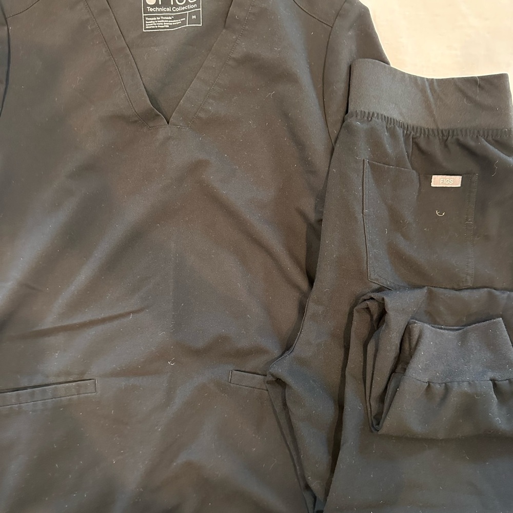 Figs Zamora jogger, scrub pants and two pocket scrub top